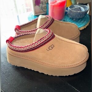 Beautiful platform Tasman slippers/boots